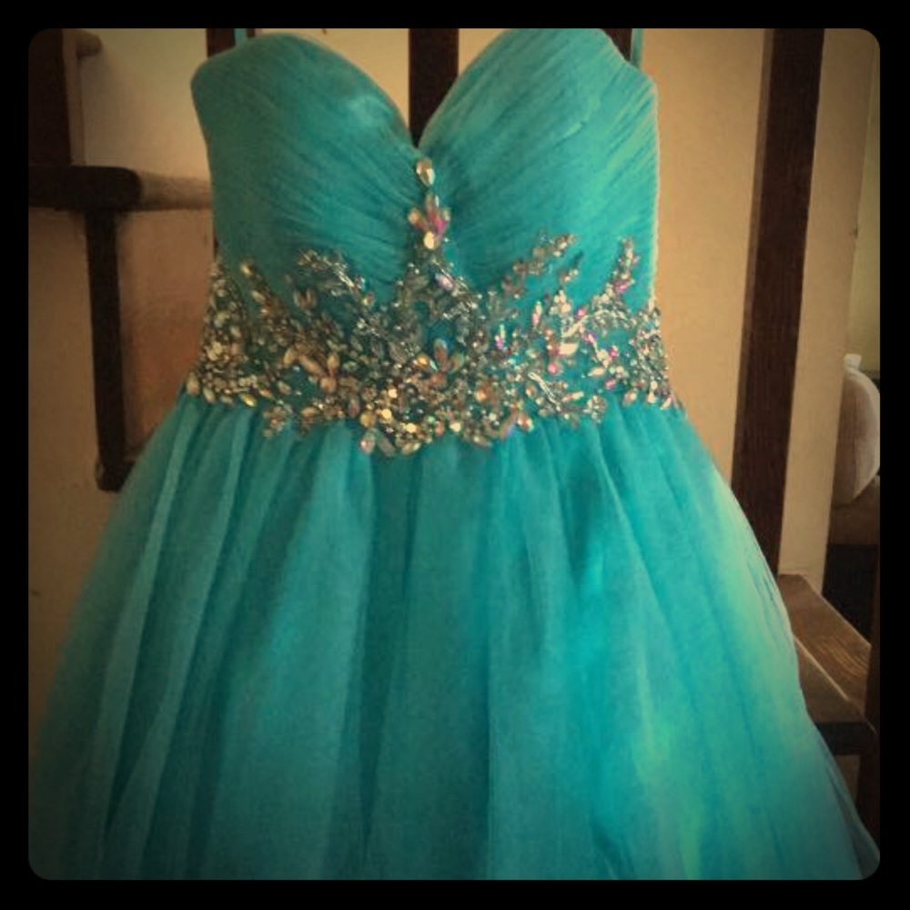 Beautiful short blue homecoming dress!